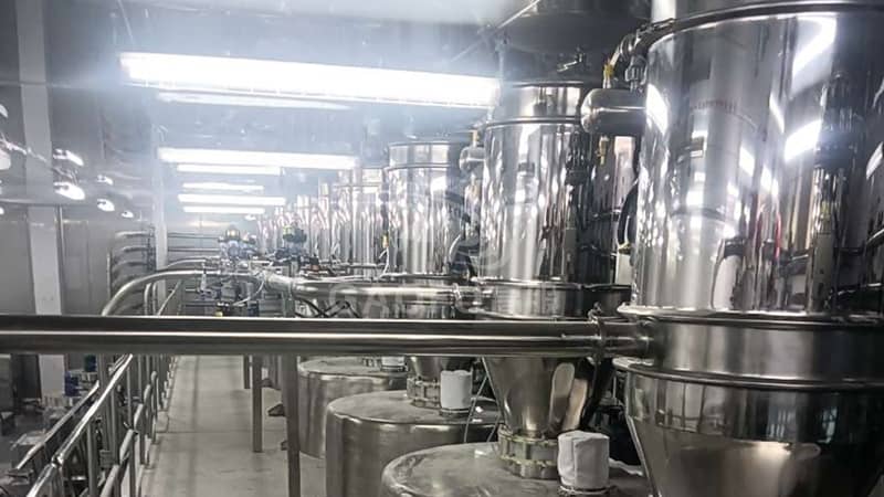 Bakery vacuum conveying system and dust-free station